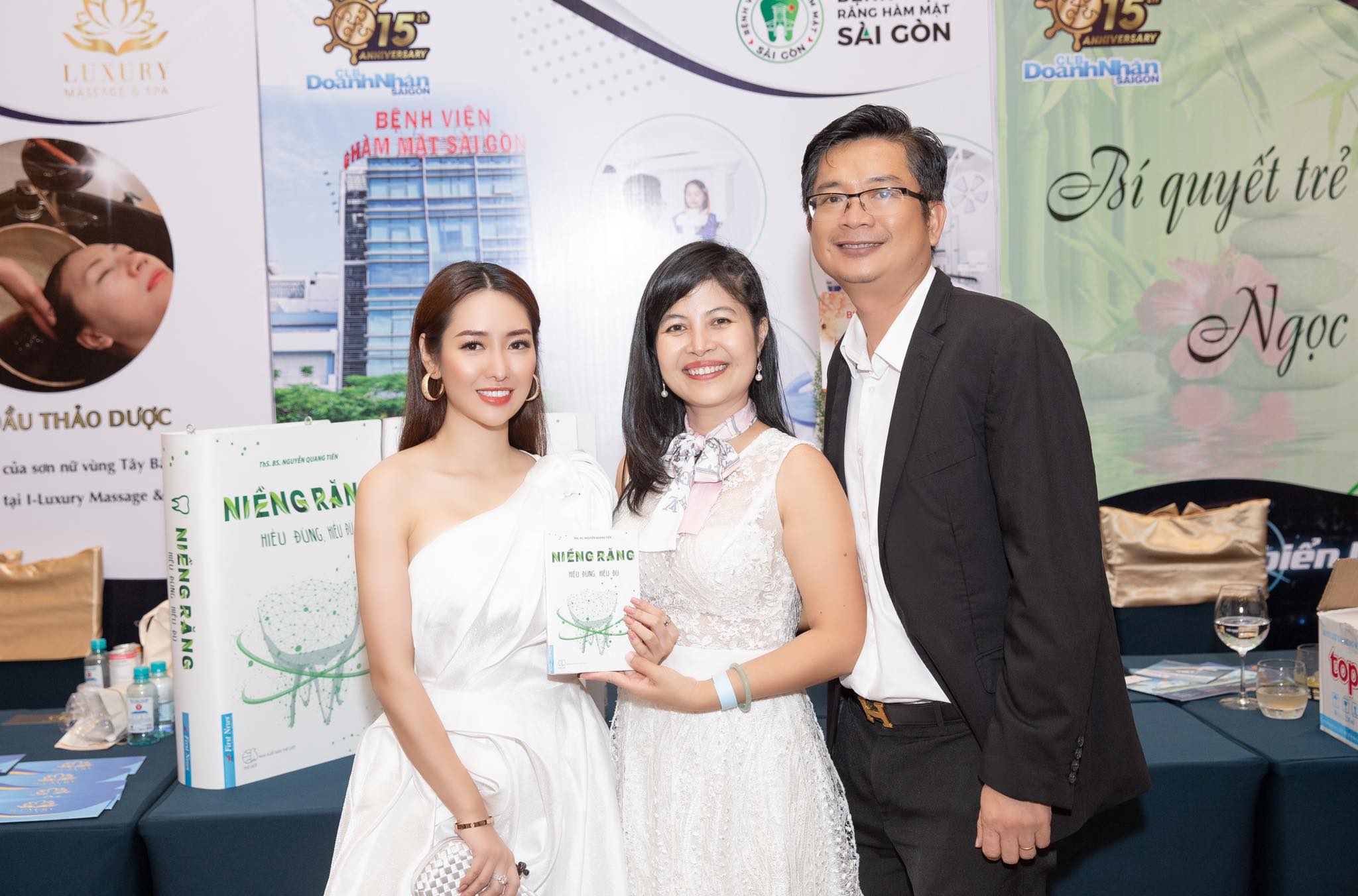 Hoa hậu doanh nhân Ngọc Anh Anh rạng rỡ trong chương trình “15 năm vươn ra biển lớn”