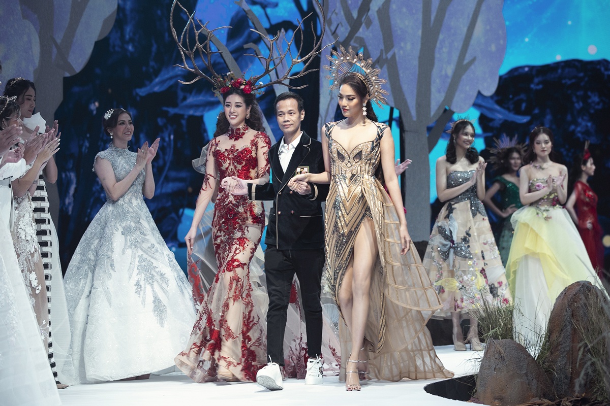 Lệ Quyên cổ vũ nhiệt tình