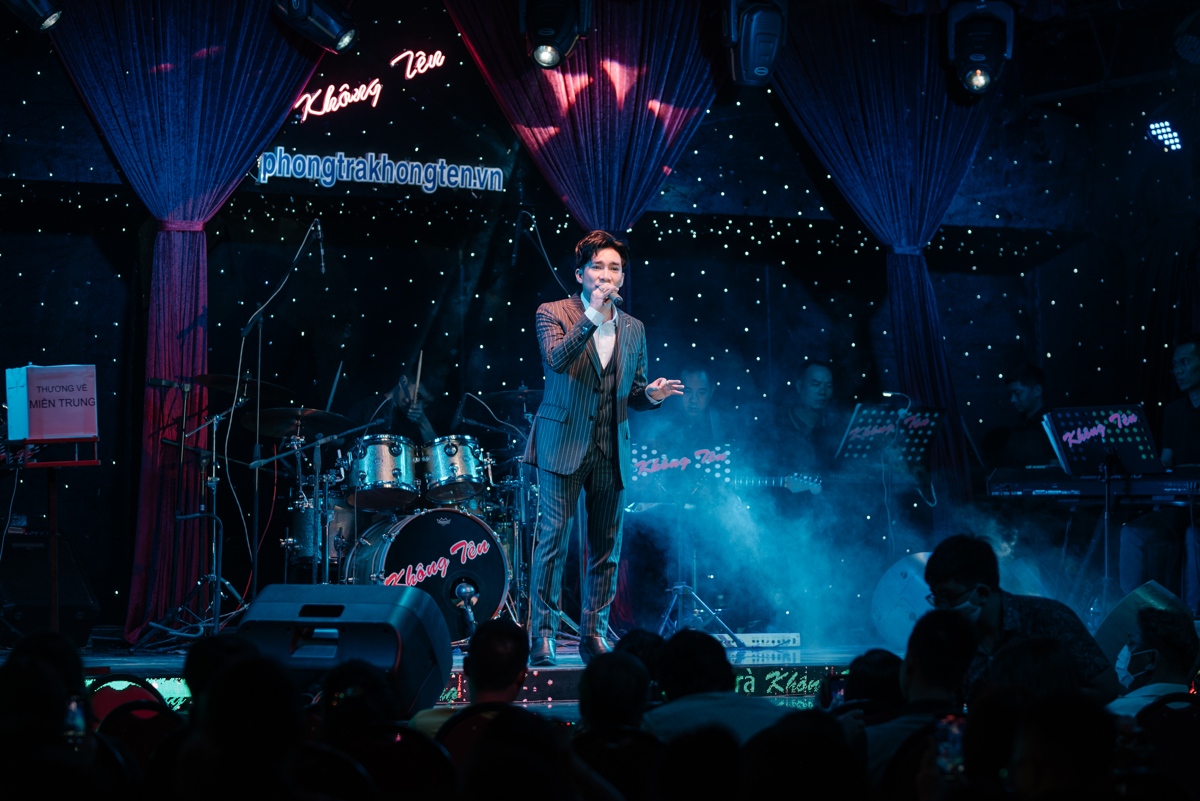 Album của Dương Triệu Vũ được bán giá 170 triệu đồng