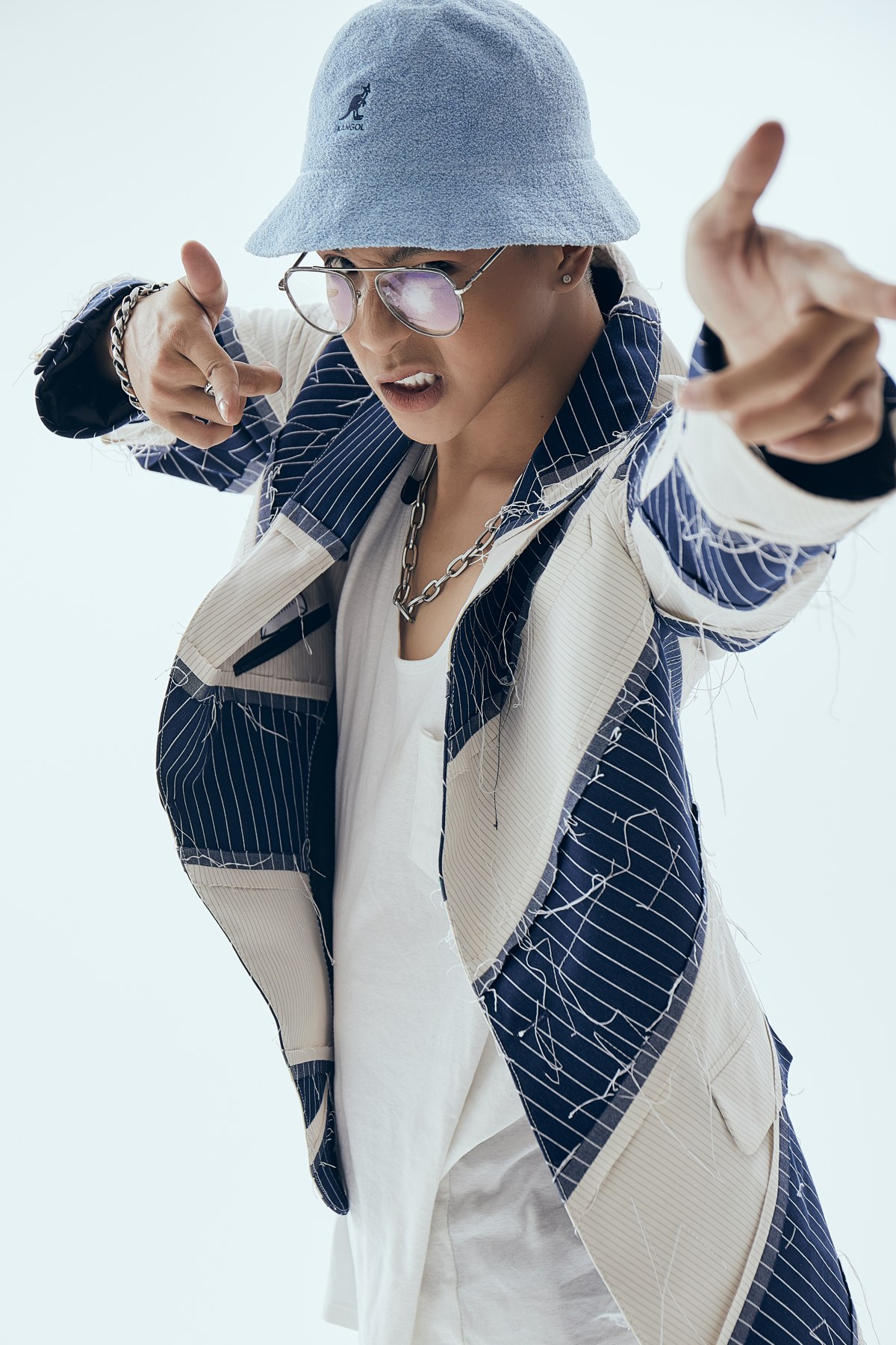 Thí sinh King Of Rap hát mở màn The Mirage Fashion Show của NTK Thanh Huỳnh