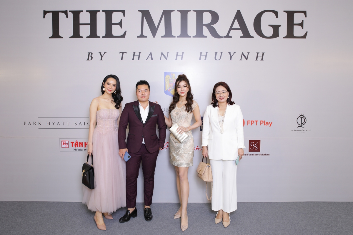 Hot girl Meo Meo cùng nhóm bạn sang chảnh dự show Thanh Huỳnh