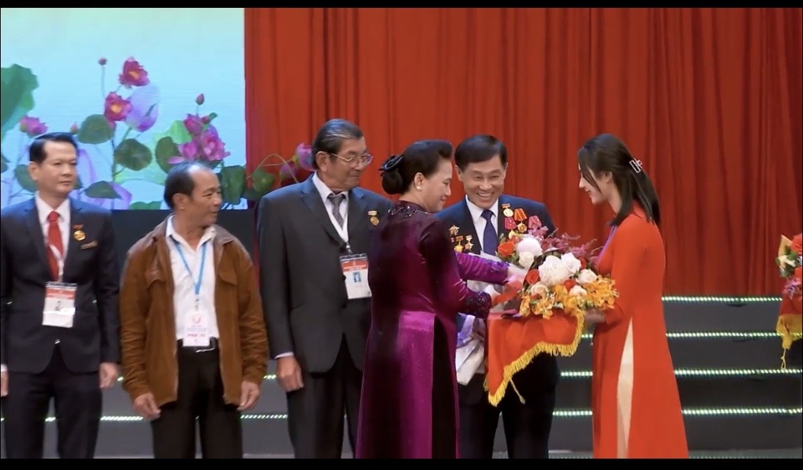 Ông Johnathan Hạnh Nguyễn được vinh danh gương điển hình tiên tiến