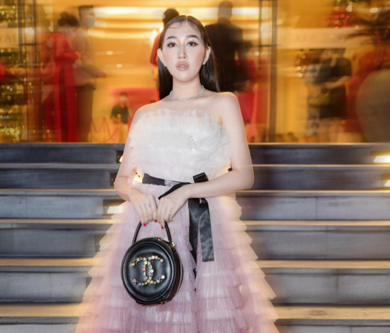 Hoa hậu Huỳnh Thúy Anh rạng rỡ làm BGK Cuộc thi tài năng cho cộng đồng LGBT