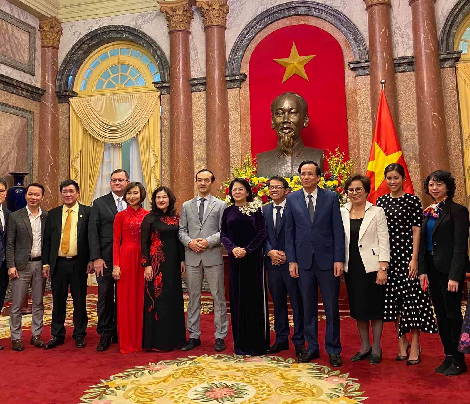 Tiên Nguyễn trao tặng 3 tỷ đồng tại chương trình “Mùa xuân cho em”