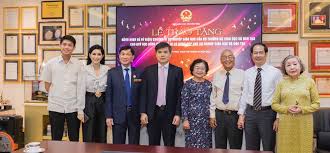 Quỹ học bổng Vừ A Dính nhận bằng khen và kỷ niệm chương “Vì sự nghiệp giáo dục” có đóng góp cho sự nghiệp giáo dục đào tạo