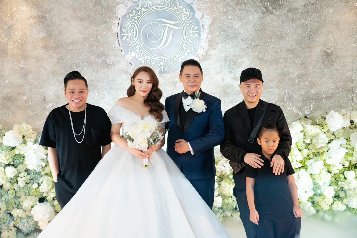 Dàn sao Việt chúc mừng hạnh phúc đạo diễn Nguyễn Hiếu Tâm