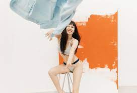 Hyun A và Lay Zhang mang sức nóng trong chiến dịch Xuân Hè 2021 của Calvin Klein.