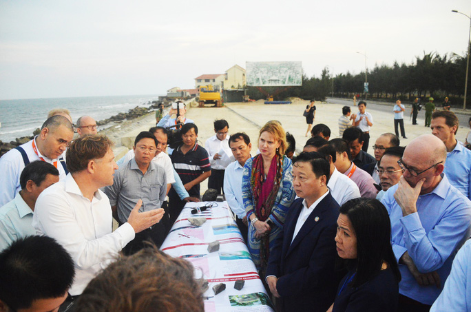 Chi tiền trả lại vẻ đẹp cho biển Cửa Đại