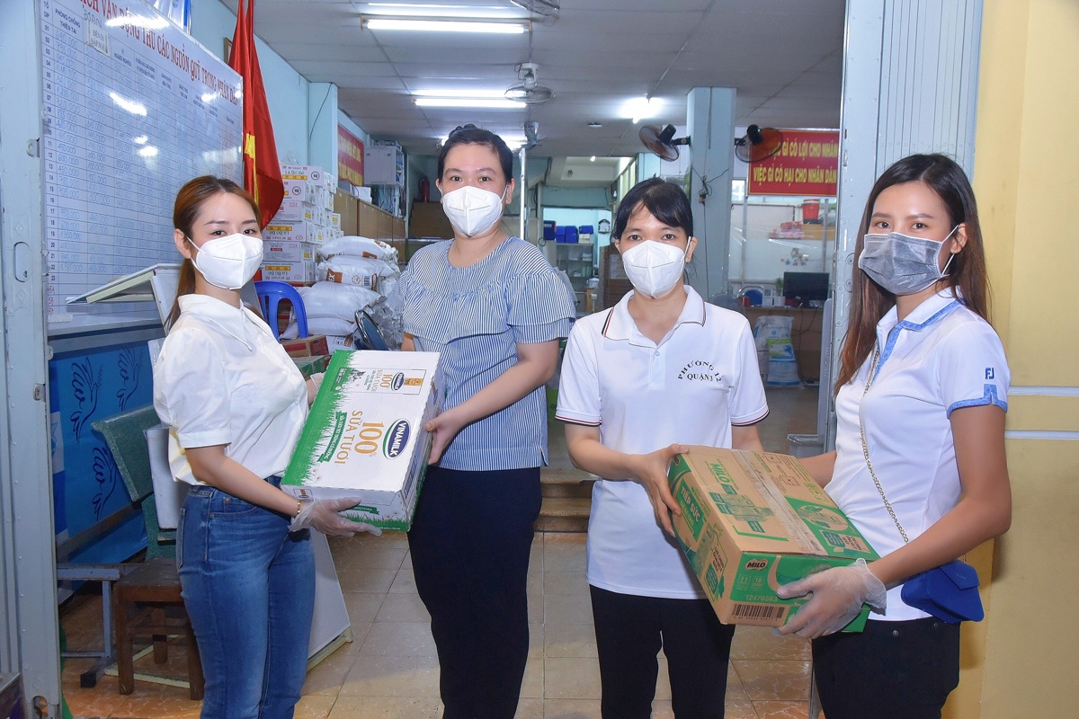 Song hậu:  Ngọc Anh Anh, Thái Thị Hoa làm từ thiện mùa dịch