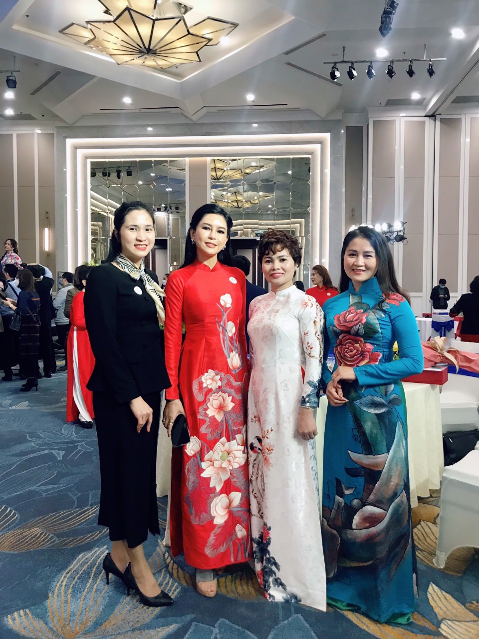 CEO IPPG – doanh nhân Lê Hồng Thuỷ Tiên tiếp tục nhận giải Bông Hồng Vàng lần 3