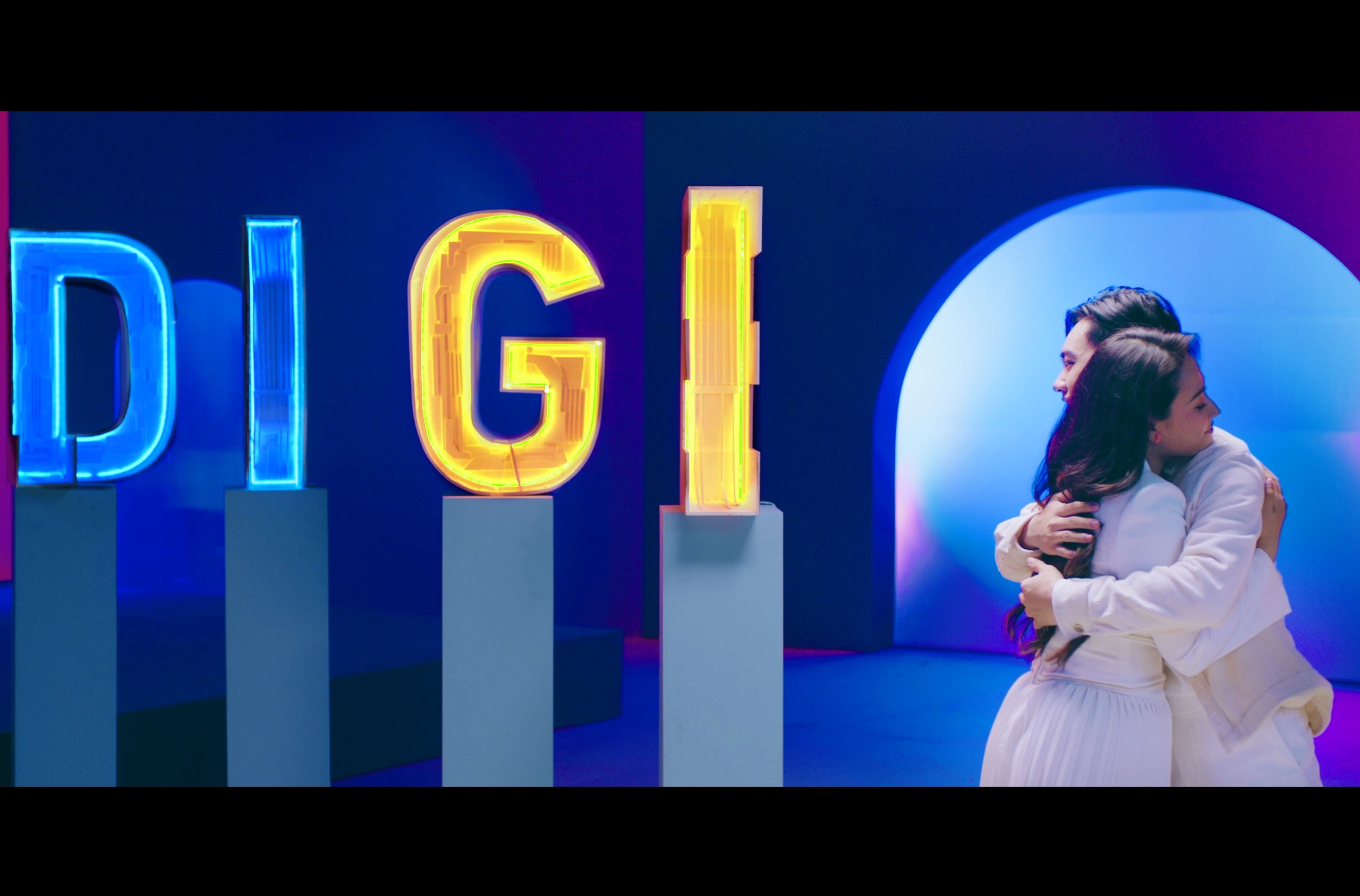 Câu chuyện đầy cuốn hút về hai người “tìm” nhau trong MV mới của JSOL và Cara, liệu có ẩn ý gì?