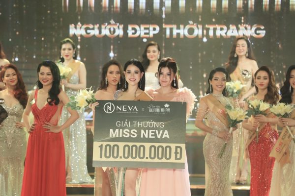 Ca sĩ Hồ Ngọc Hà, Hoa hậu cùng nhiều nữ doanh nhân yêu thích thiết kế của Thời trang Neva