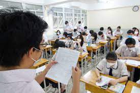 Học sinh TP.HCM lần lượt trở lại trường học theo từng cấp lớp