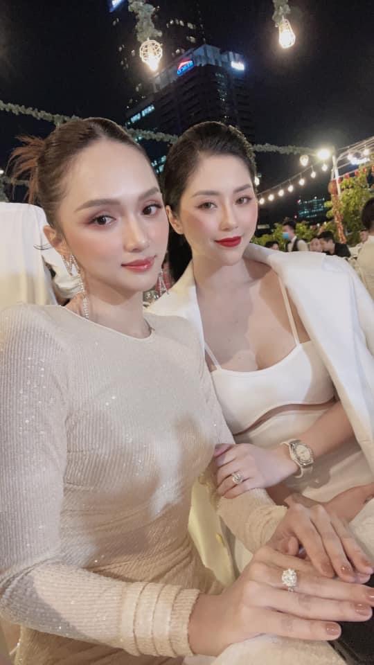 Muốn biết giới nhà giàu tặng quà nhau thế nào, nhìn cách Tô Diệp Hà tặng quà cho Hương Giang là rõ