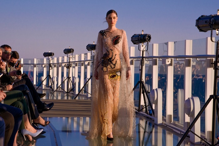 NTK Hoàng Hải trình diễn BST mới trên du thuyền sang chảnh đẳng cấp 5 sao