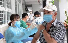 UBND TP.HCM chỉ đạo ‘khẩn’: Tách người nhiễm Covid-19 ra khỏi người thuộc nhóm nguy cơ trên 65 tuổi