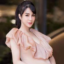 Coco Jambo - thương hiệu thời trang do Diệp Lâm Anh sáng lập được hàng loạt mỹ nhân lựa chọn