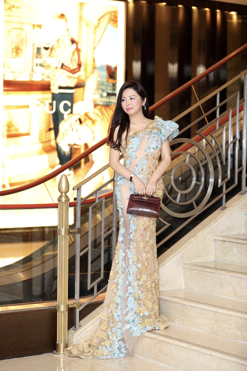 Doanh nhân Thuỳ Trang khoe nhan sắc tươi trẻ trong loạt thiết kế từ Hoàng Hải
