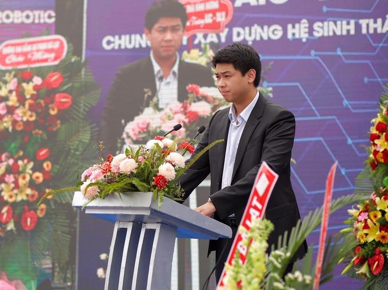 Con trai tỷ phú Johnathan Hạnh Nguyễn cắt băng khánh thành Trung tâm trí tuệ nhân tạo đầu tiên tỉnh Lâm Đồng