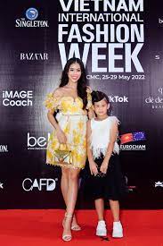 Vợ con tỷ phú Johnathan Hạnh Nguyễn lấn át dàn hoa hậu