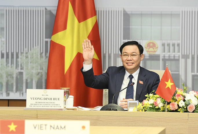 Chủ tịch Quốc hội Vương Đình Huệ thăm Hungary