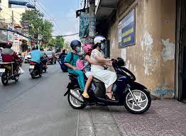 Sáng nay, học sinh TP.HCM vào học theo khung giờ mới